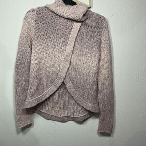 Chic Women's Turtleneck Sweater - Soft Gray